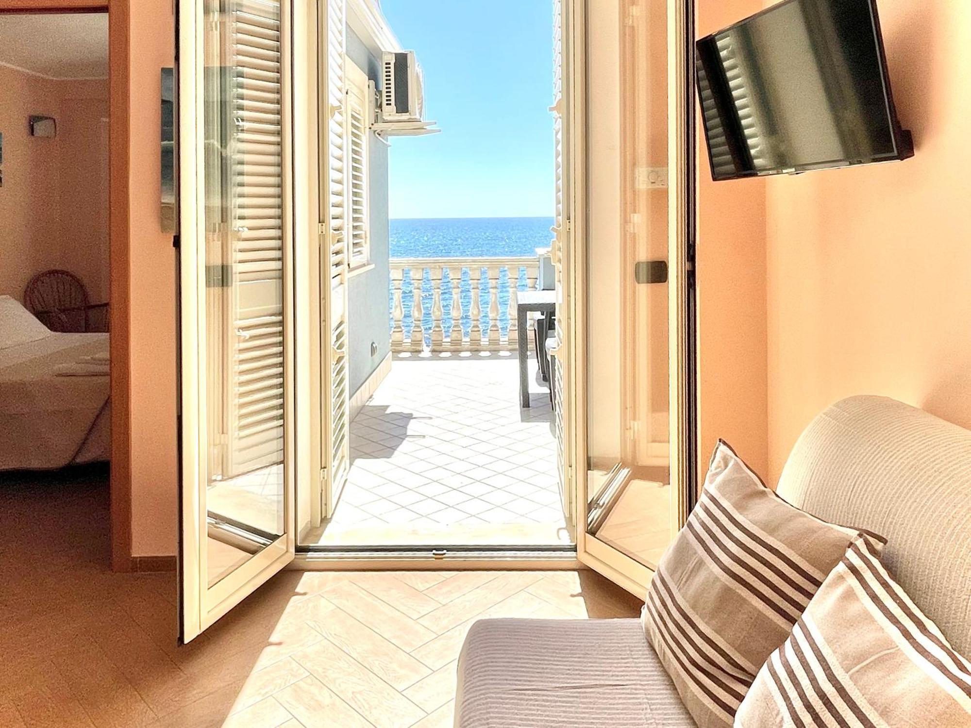 Maremare Apartments Джардини-Наксос Экстерьер фото